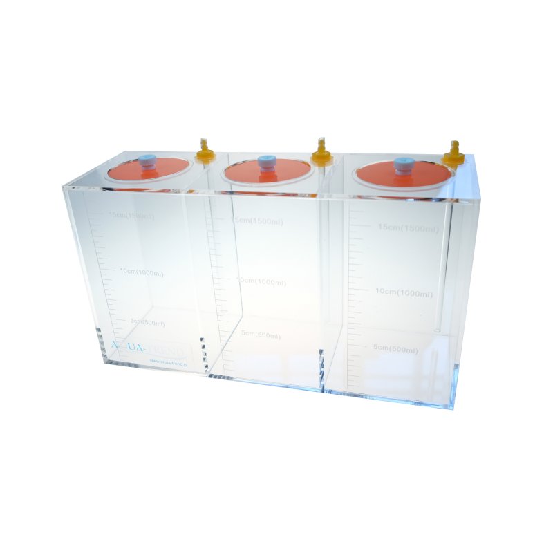 Trojitý zásobník na kapalinu o objemu 4,5l 3x1,5l